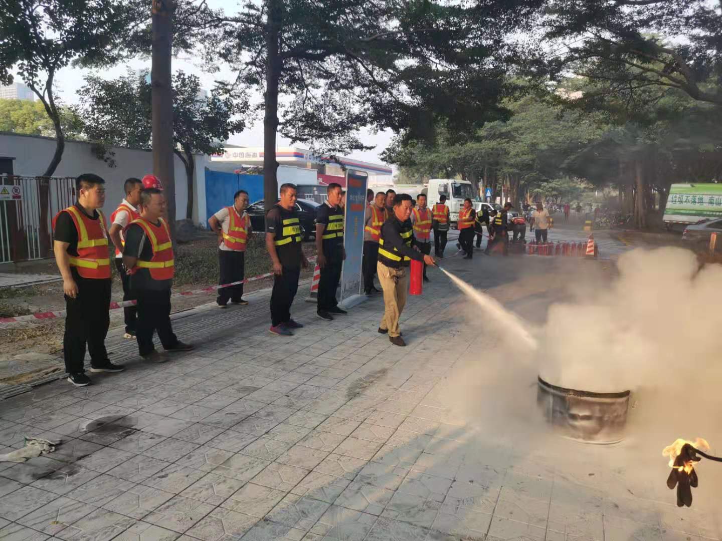 “安全第一，預(yù)防為主”之消防安全演練
